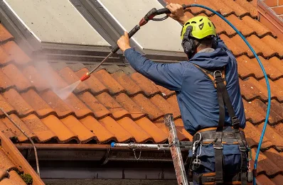 Démoussage et hydrofuge de toiture à Sainte-Bazeille